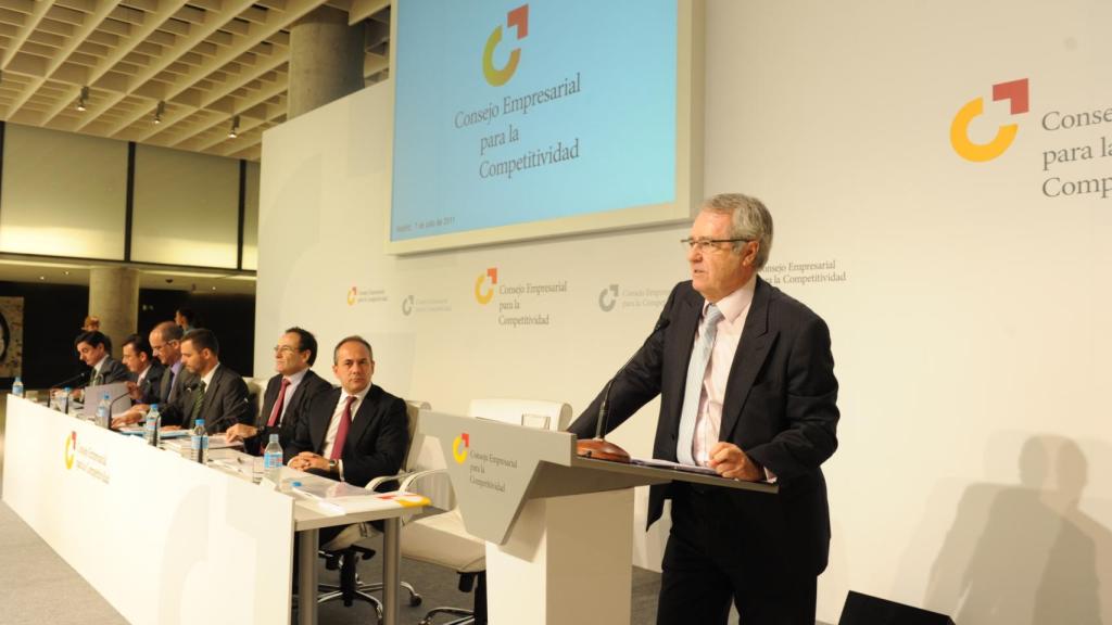 Fernando Casado, director del Consejo Empresarial de la Competitividad, presentando un informe.