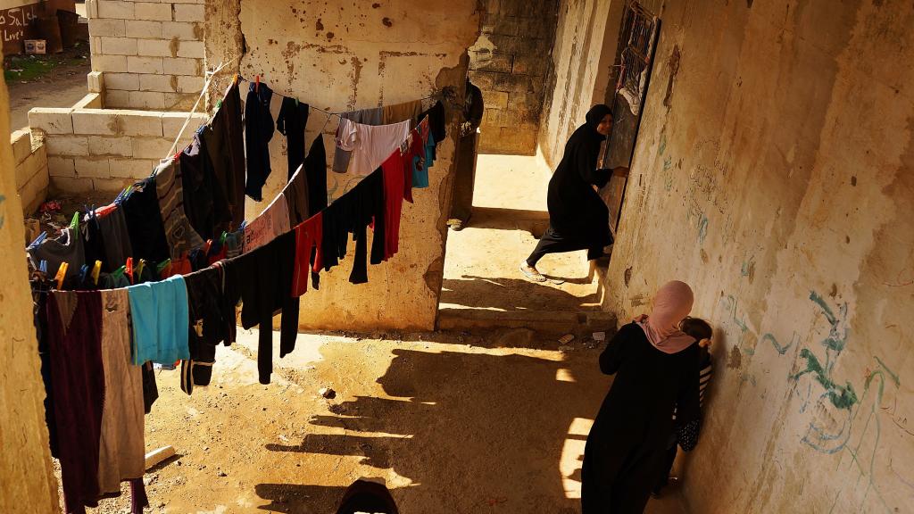 Imagen de archivo de una antigua celda que ahora usan refugiados en el Valle de la Becá (Líbano, en la frontera con Siria).