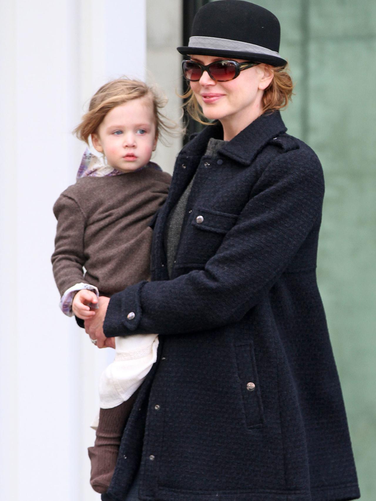 La actriz con Sunday Rose en brazos.