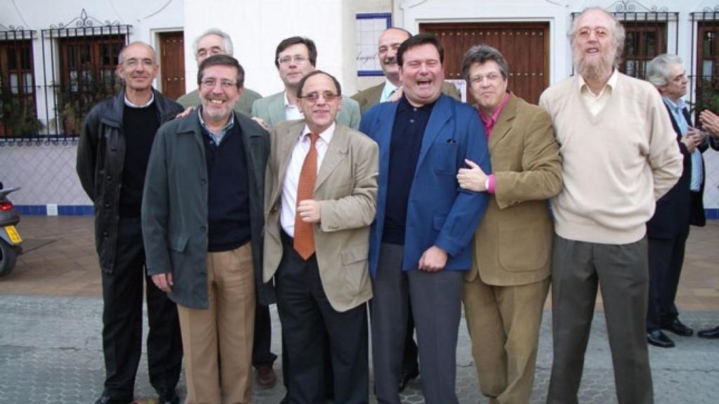 Santiago Romero ha estado siempre ligado al mundo del voleibol. En ocasiones como esta acudió a homenajes con algunos de los jugadores a los que entrenó.