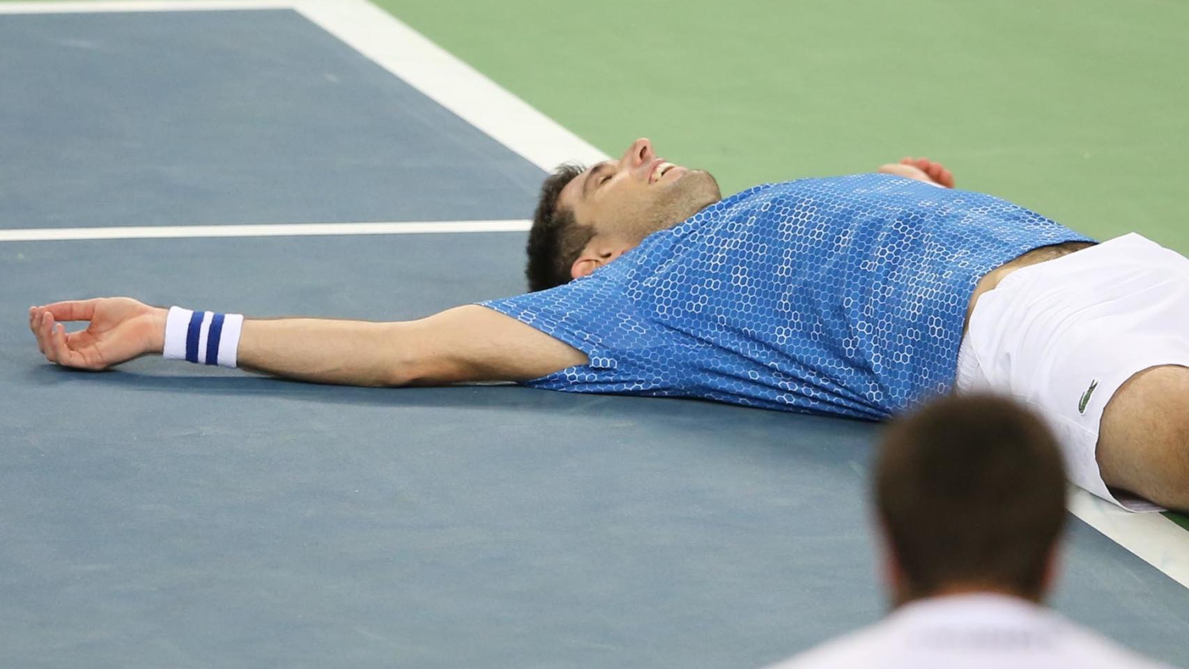 Delbonis celebra la consecución de la Copa Davis.