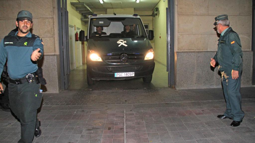 Furgón de la Guardia Civil trasladando a José Fernando.