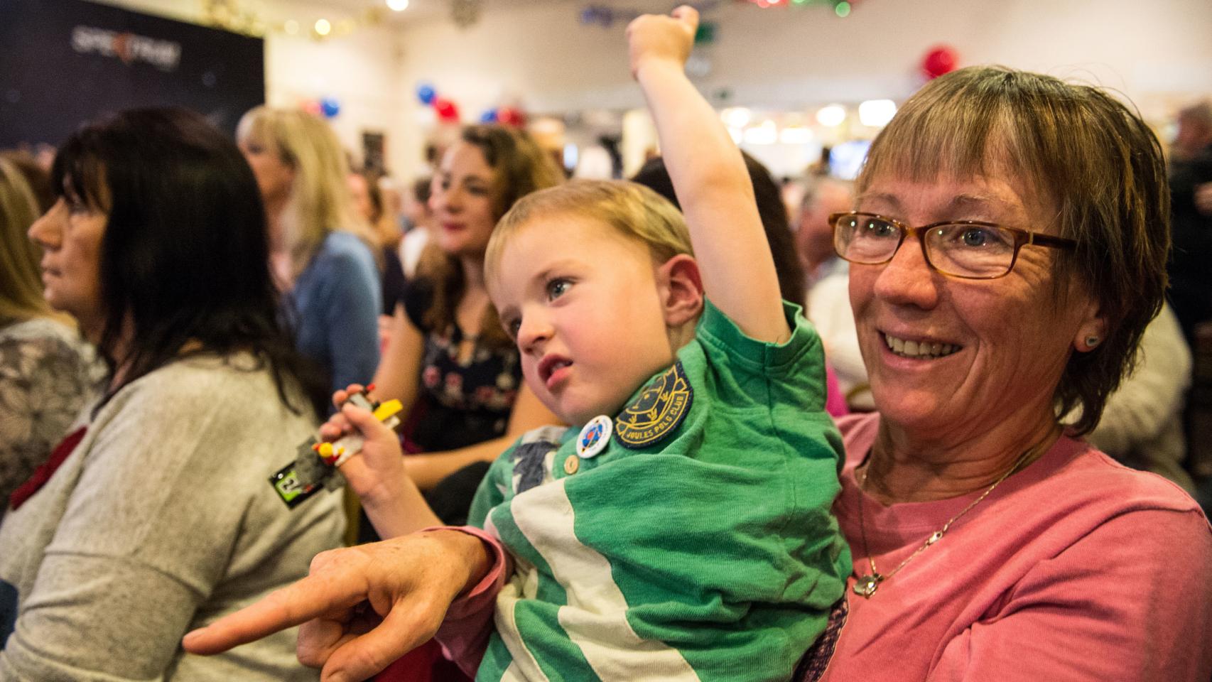 Los abuelos que cuidan a sus nietos a menudo viven más