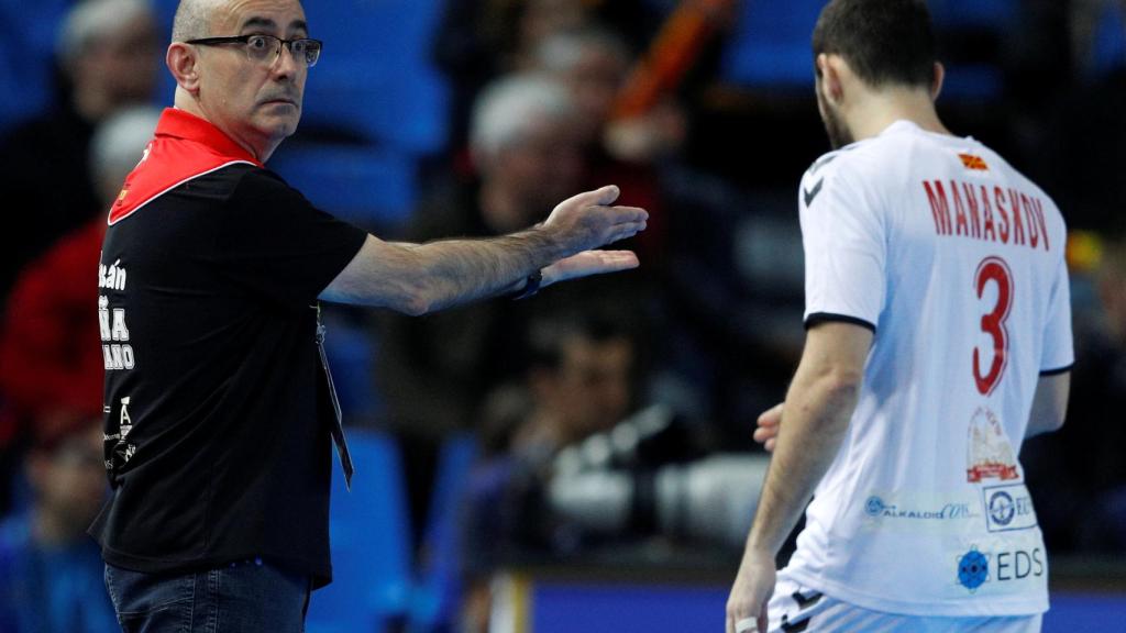 Jordi Ribera da instrucciones durante este Mundial de Francia.