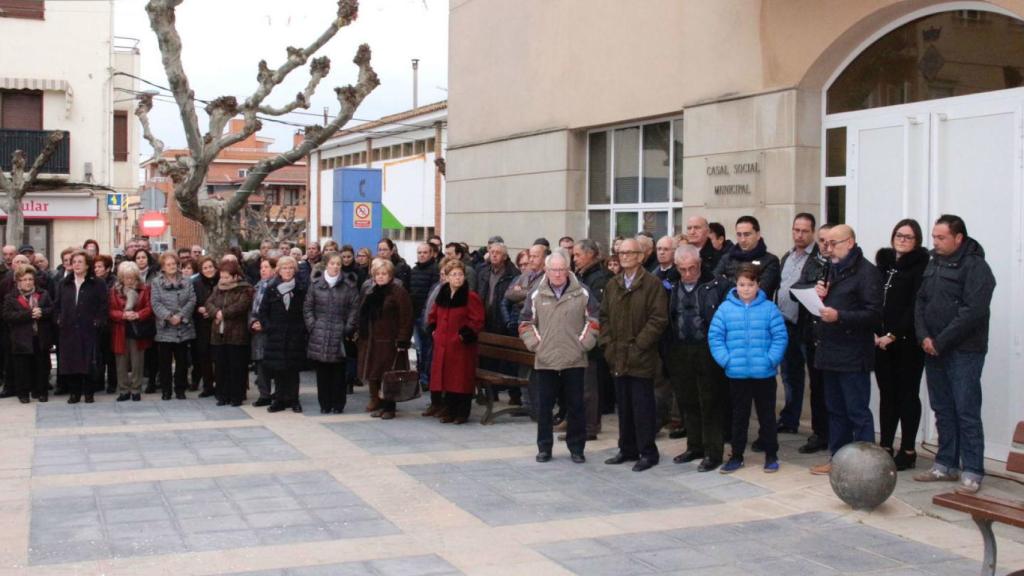 Concentración en Alcoletge, pueblo de donde era vecino David Iglesias.