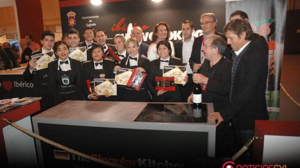 consejera-cultura-stand-gui