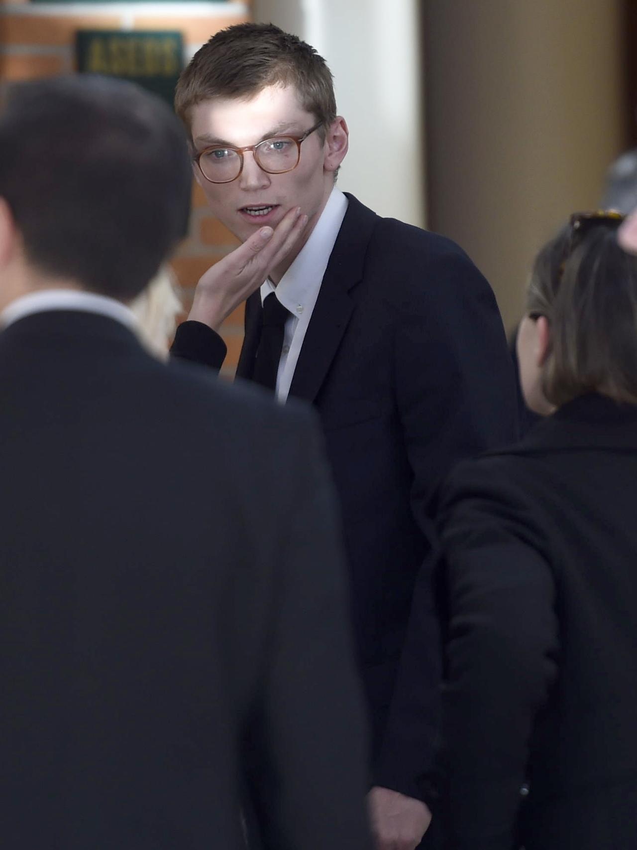 El modelo británico desolado en el tanatorio de La Paz donde velaron el cuerpo sin vida de Bimba.