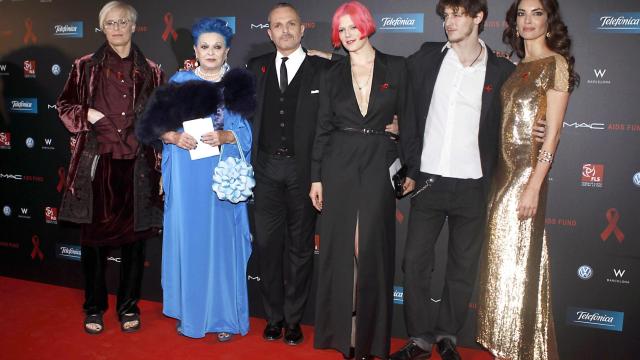 De izquierda a derecha, Lucía Dominguín, Lucía Bosé, Miguel Bosé y Bimba Bosé en la Gala Sida de 2011.