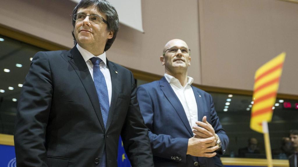 Puigdemont y Romeva, durante un acto independentista en Bruselas
