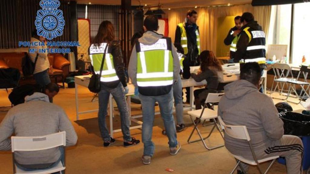 La Policía desarticula los chalés clandestinos desde los que se cometían las estafas.