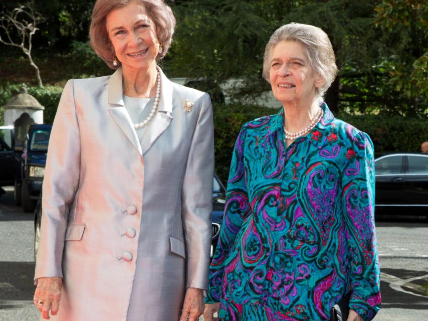 Doña Sofía e Irene de Grecia en la boda del príncipe Leka II de Albania y Elia Zaharia en Tirana en octubre de 2016.