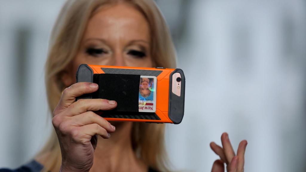 El papel de Kellyanne Conway en los medios durante la recta final de la campaña fue clave.