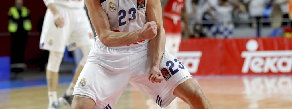 Sergio Llull celebra una canasta.