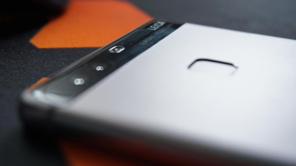 Que el Samsung Galaxy S8 tenga el sensor de huellas detrás es bueno