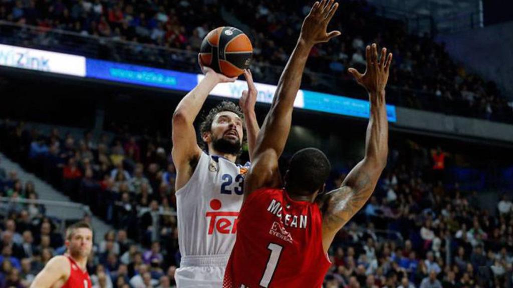 Llull ante el EA7 Emporio Armani Milán