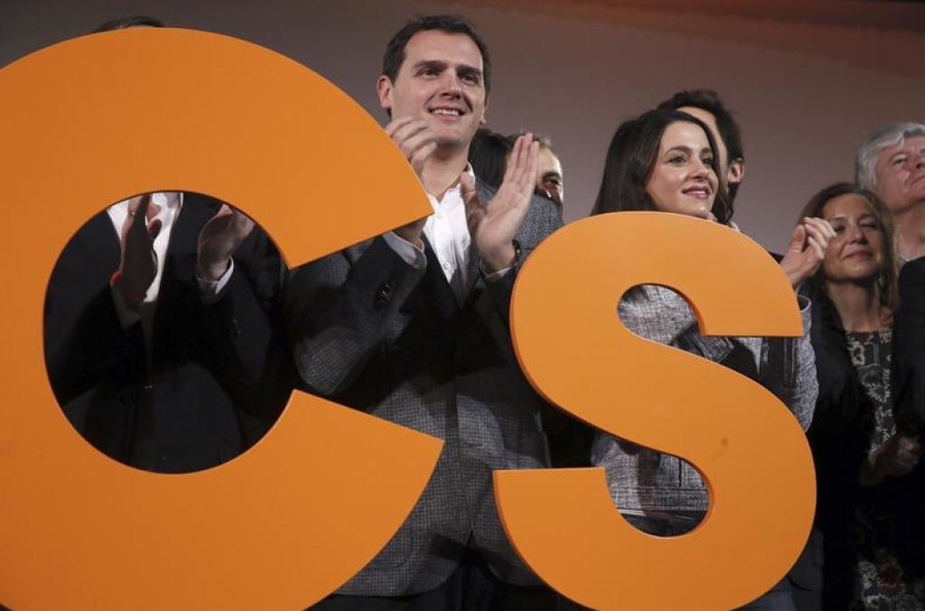 Rivera y Arrimadas con el nuevo logo de Ciudadanos.