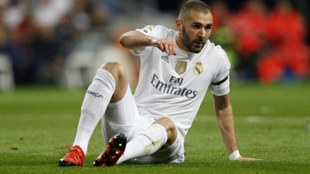 Benzema volvió a fallar una jugada muy clara sin portero