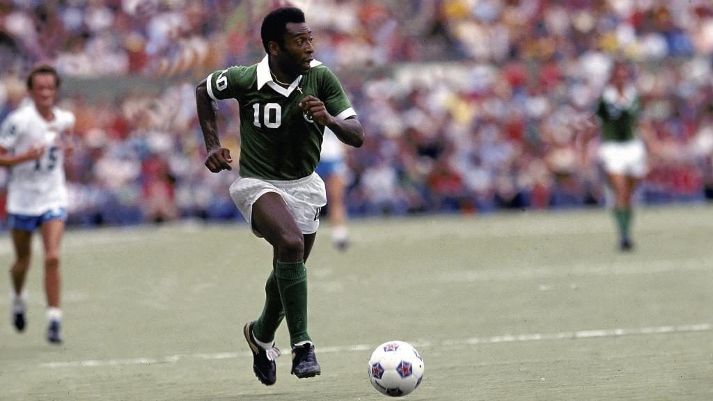 Pelé en un partido con el NY Cosmos en 1977