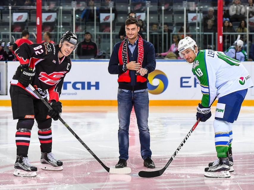 Riera, en un partido de hockey sobre hielo.
