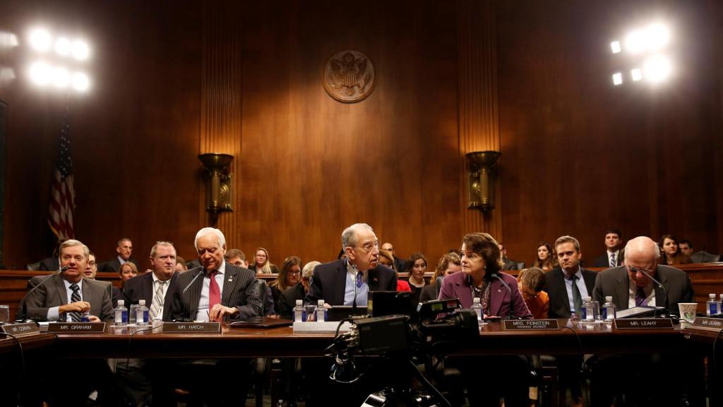 Los republicanos siguen adelante en el Senado sin los demócratas.