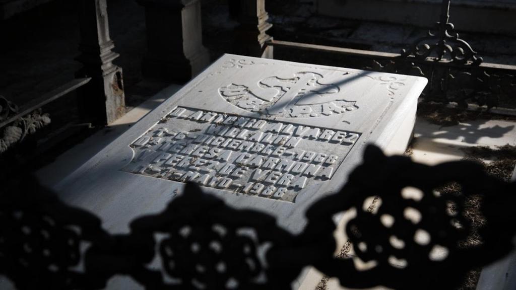Panteón de la familia Álvarez-Villalón en el cementerio de Morón de la Frontera.