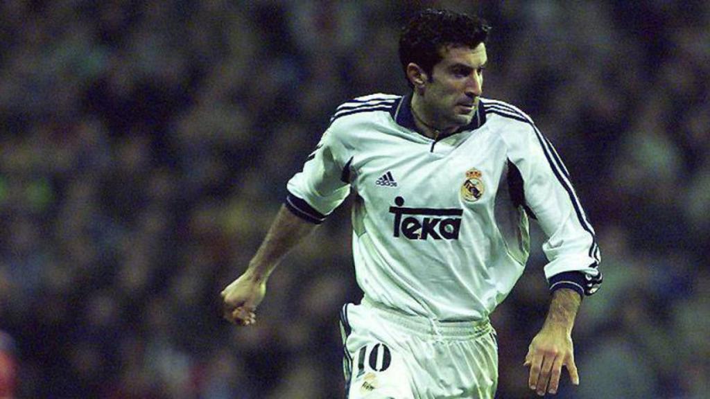 Figo, en un partido con el Real Madrid.