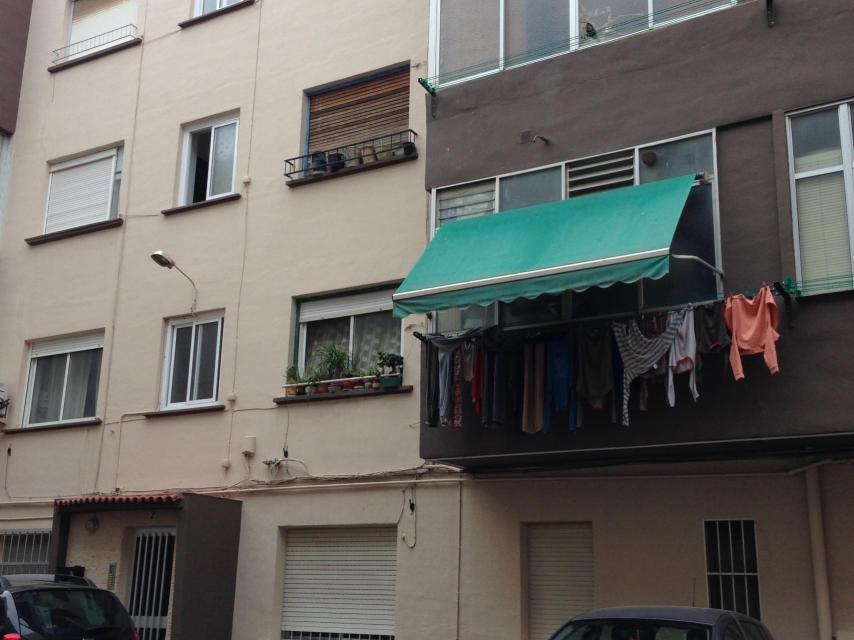 Este jueves aún permanecía tendida la ropa de la familia fallecida.