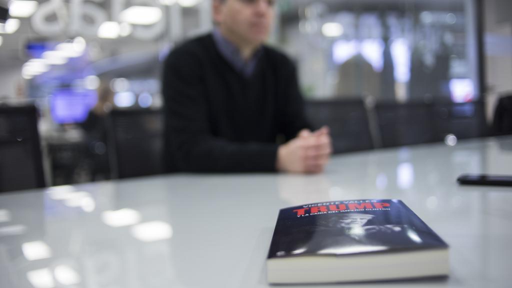 El periodista ha escrito Trump y la caída del imperio Clinton, un análisis del porqué de la victoria del millonario.