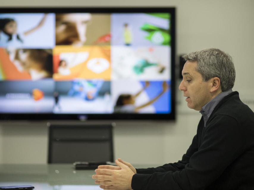 Vicente Vallés en los estudios centrales de Antena 3.