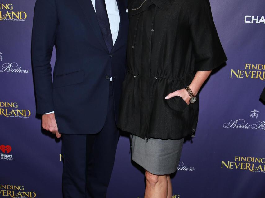 Entre las nuevas amistades del monarca, destaca la que mantiene con la periodista norteamericana Deborah Norville y su esposo, el rico inversor sueco Karl Wellner.