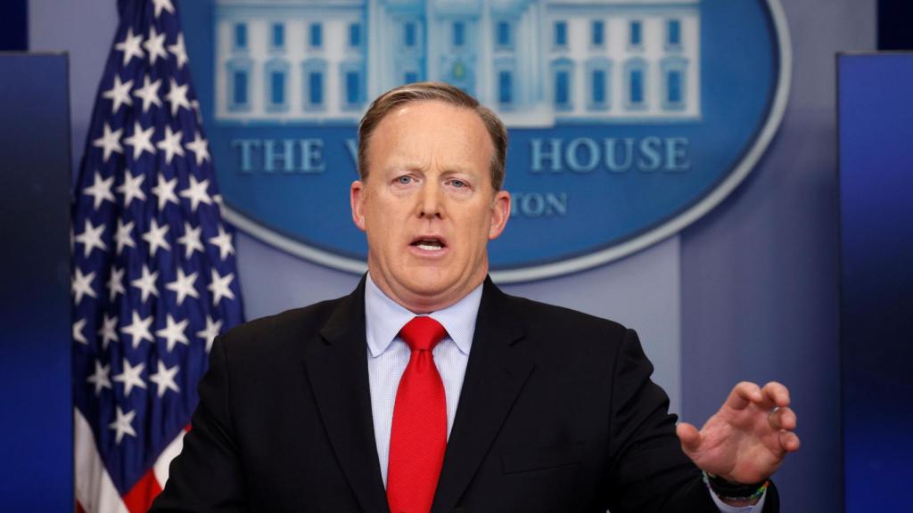 Spicer ha adoptado una actitud beligerante con la prensa.