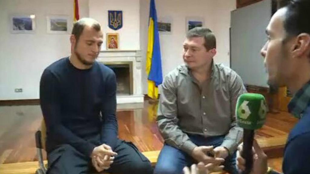 Zozulya es entrevistado por Jugones. Foto: Twitter (@elchiringuitotv)