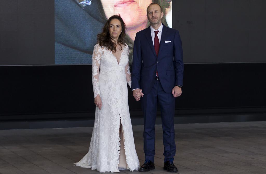 Carolina Punset y Alexis Marí salieron para posar ante los fotógrafos