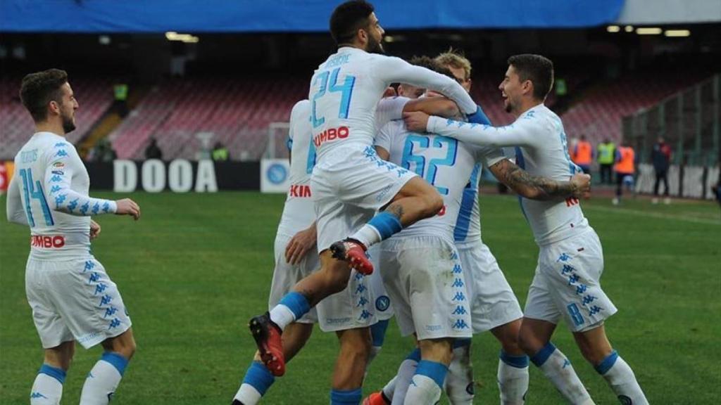 El Nápoles vistiendo de blanco