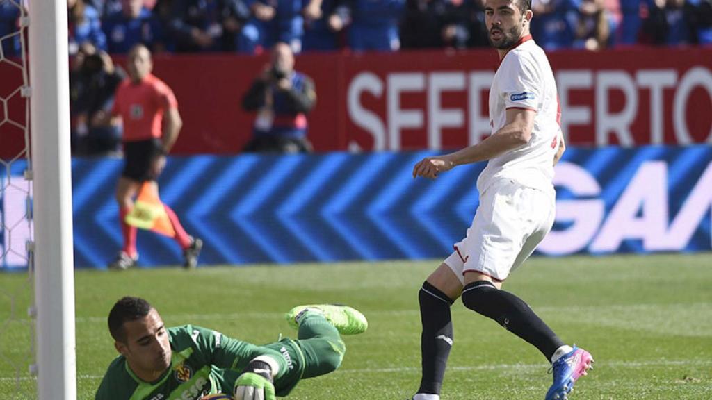 Iborra, en el partido contra el Villarreal. Foto: sevillafc.es