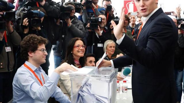 Rivera vota los candidatos al Consejo General.