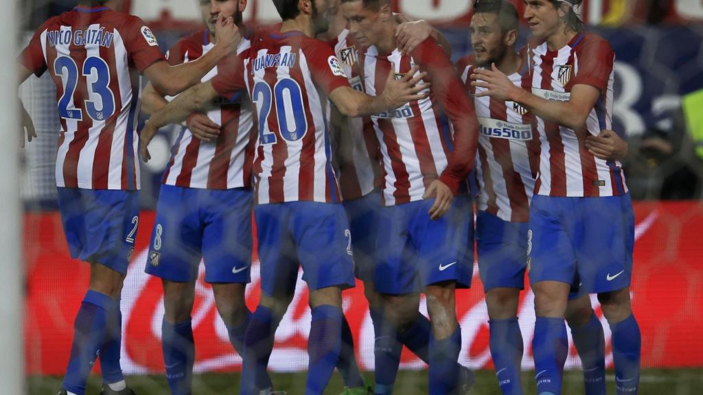 Los jugadores del Atlético celebran un gol.