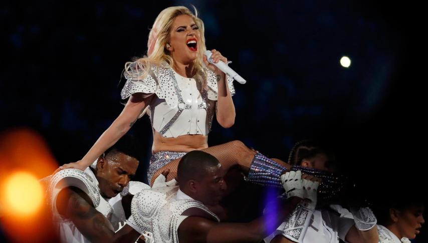 Lady Gaga durante su actuación en el descanso.