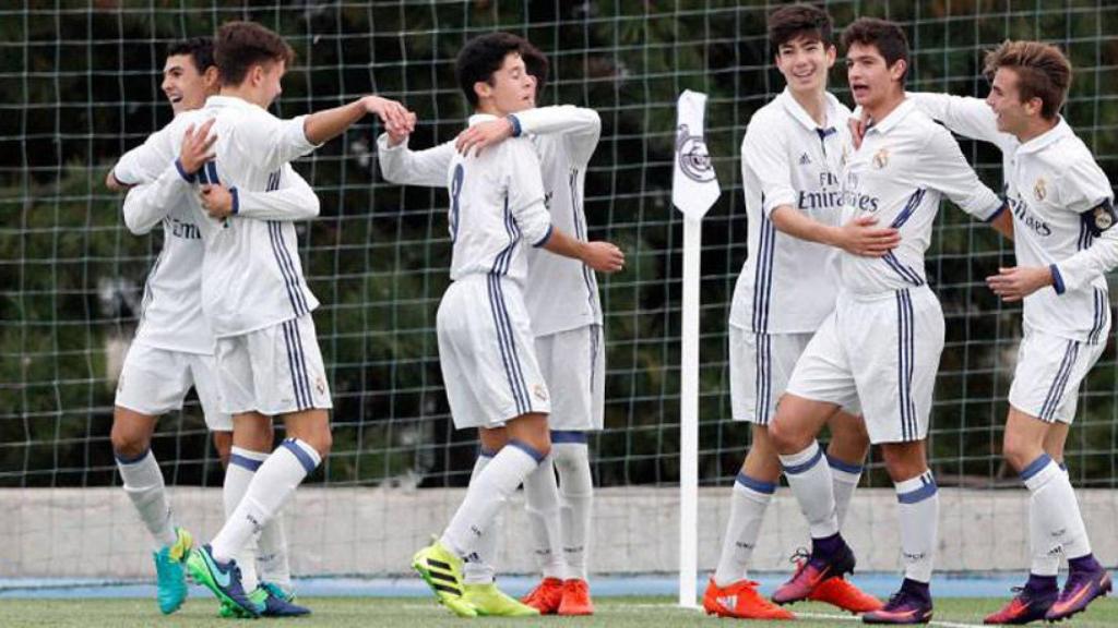 El Cadete B celebrando un gol