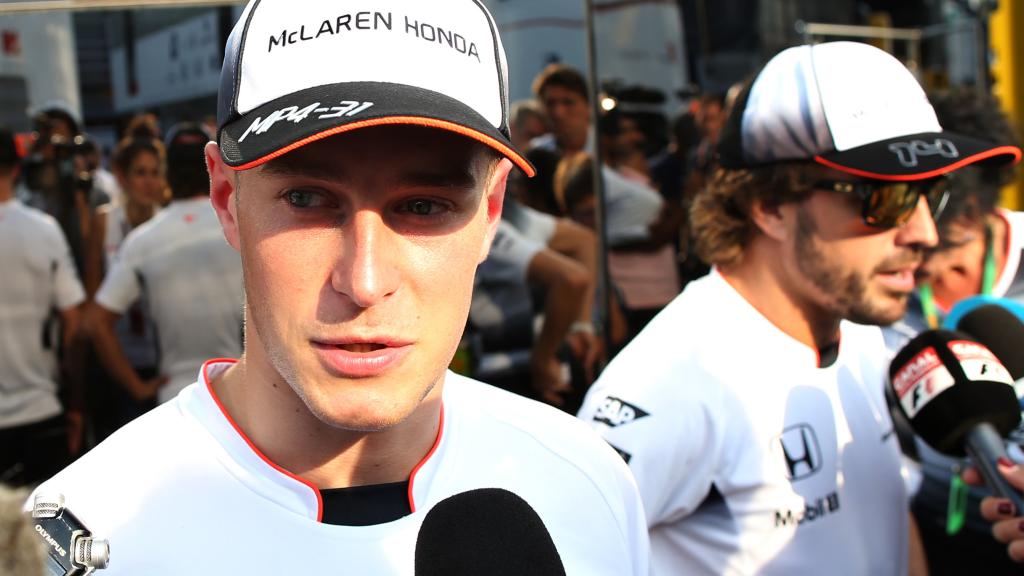 Vandoorne y Alonso atienden a la prensa en Monza.