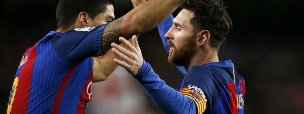 Suárez y Messi celebran un gol contra el Atlético.