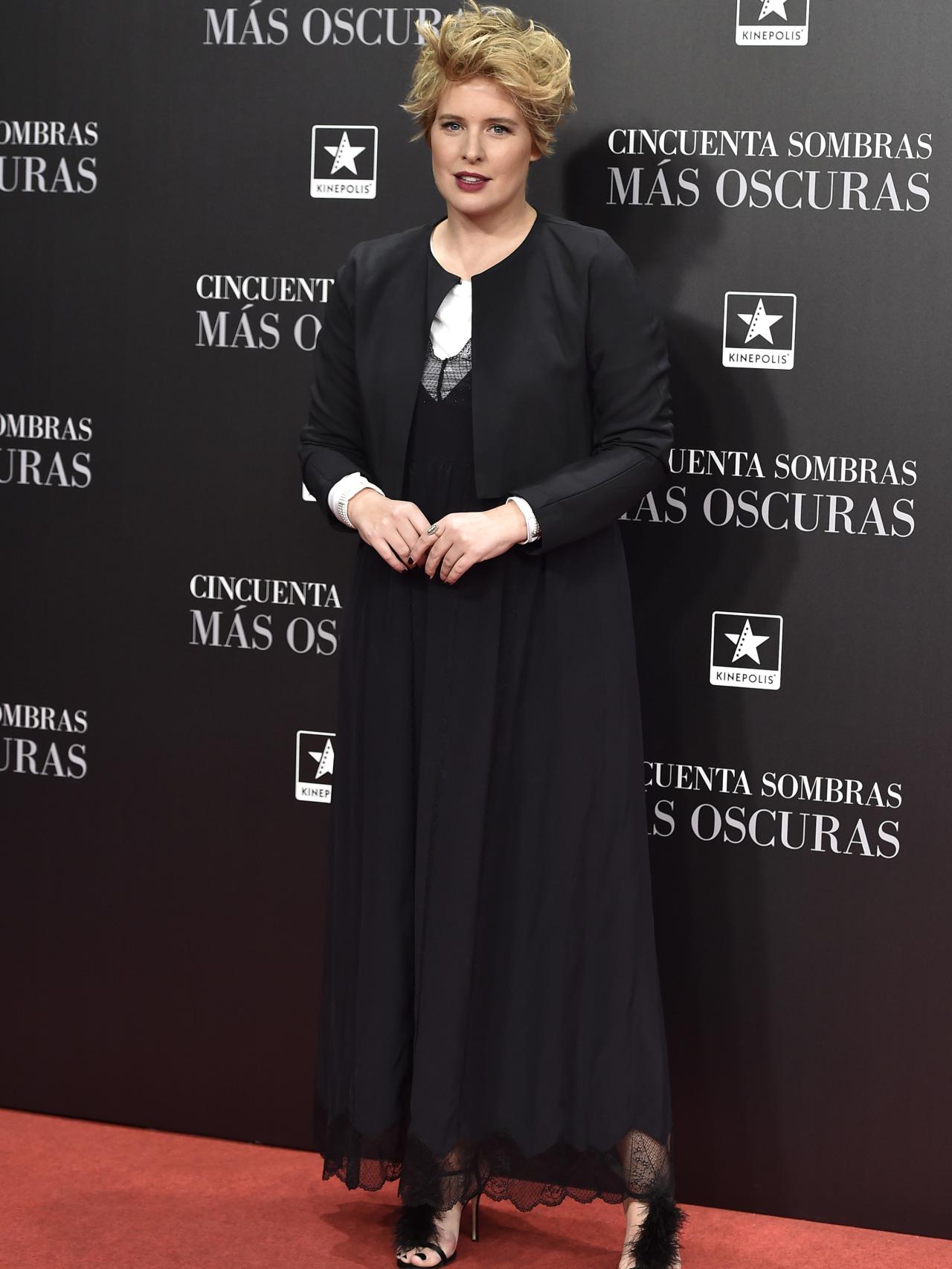 Tania Llasera posando para los medios gráficos.