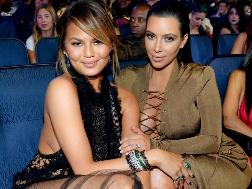 Kim Kardashian y la modelo Chrissy Teigen también tienen su propio club de lectura.