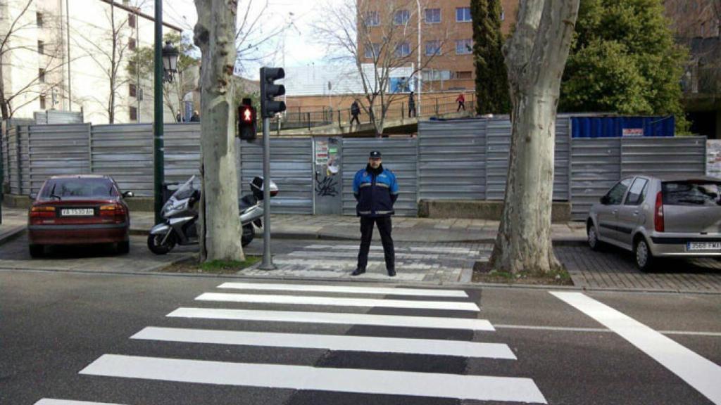 avenida-ramon-y-cajal-peatones-semaforo-valladolid