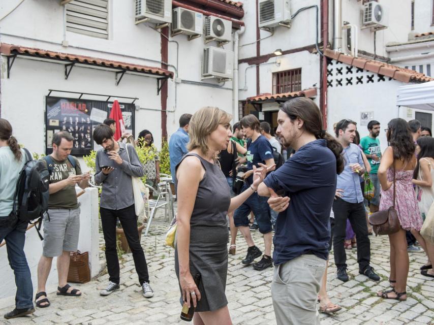 El líder de Podemos junto a su exnovia Tania Sánchez