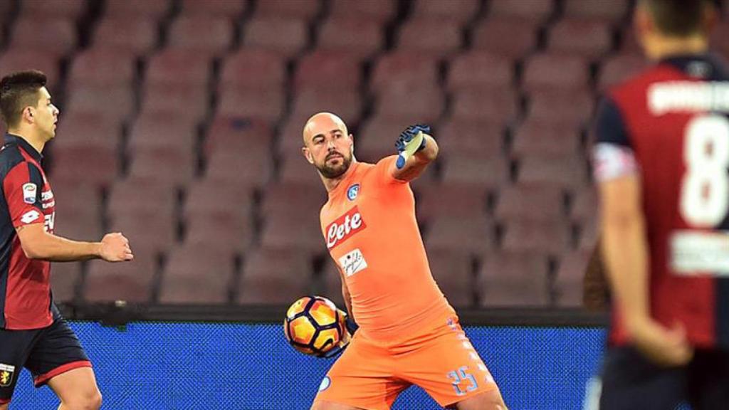 Pepe Reina en un partido con el Nápoles. Foto: sscnapoli.it