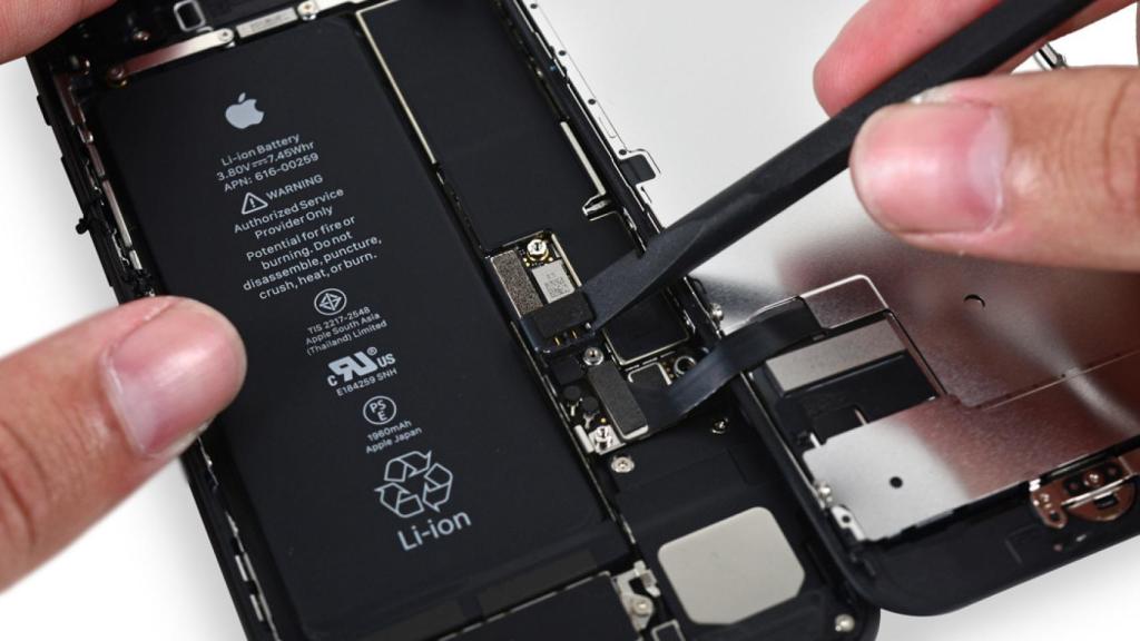 Reparación de un iPhone.