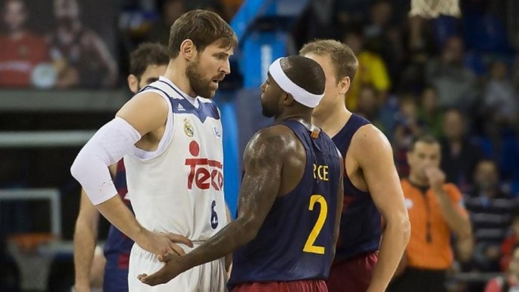 Nocioni se enfrenta con Rice en el partido de ida. Foto: @ACBCOM