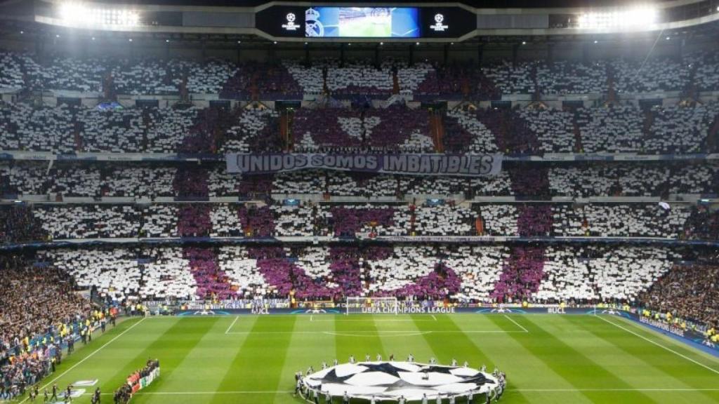 Tifo espectacular frente al Napoles