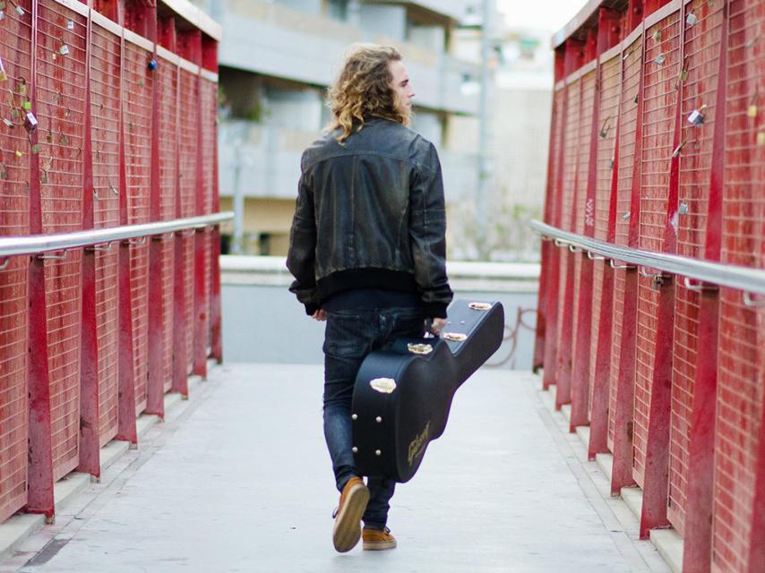 El cantante, en una de sus imágenes promocionales oficiales.